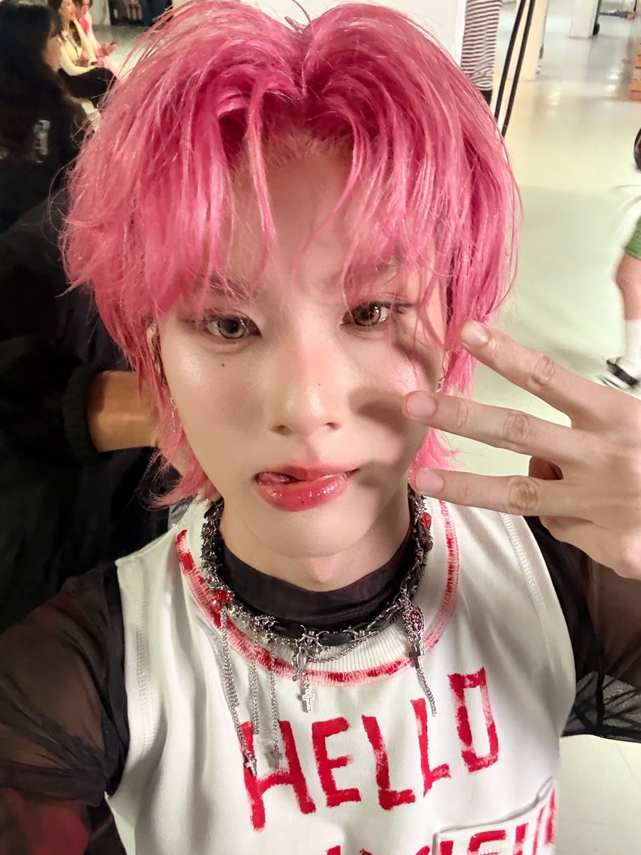 seunghomonga's tweet photo. me and twin🤞🤞 @savewrg https://t.co/keY10FoltI