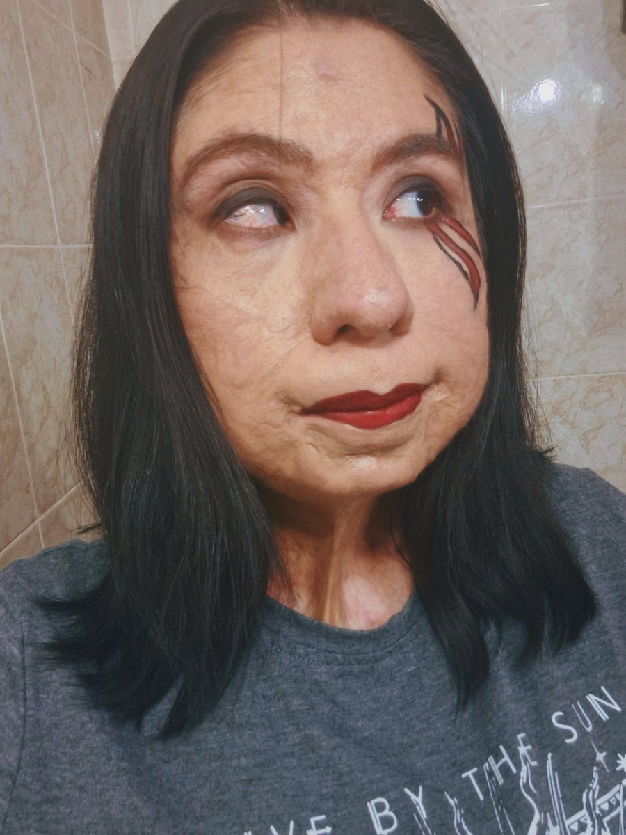 lostweird0's tweet photo. Hoy es mi cumpleaños y hoy regresa mi más grande idola, Stephanie Vaquer a la mujer que tanto admito y respeto, hice este maquillaje pensando en ella. 🥹🥹

Me faltan los cuernitos, lo sé pero lo hice con mucho amor y cariño para ella. ❤️ https://t.co/NMQSxtYVmG