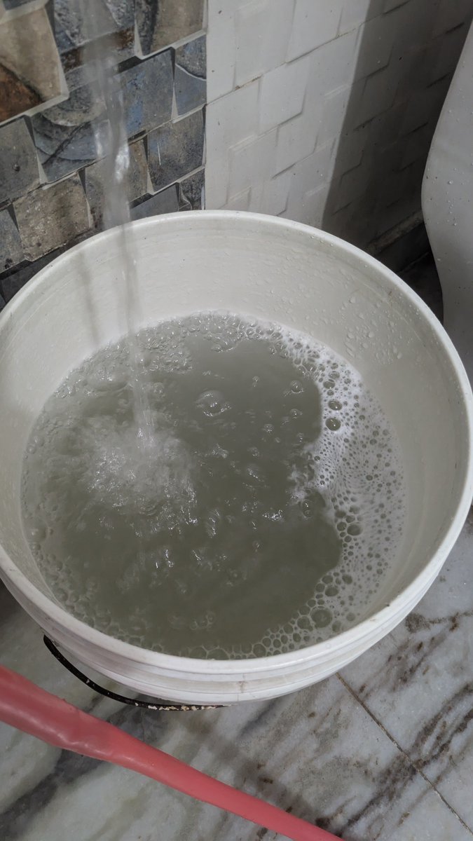 vikassinghalji's tweet photo. @gupta_rekha @DelhiJalBoard @p_sahibsingh very dirty water sewer water mixed supply in our area https://t.co/JyNhZFx7PJ