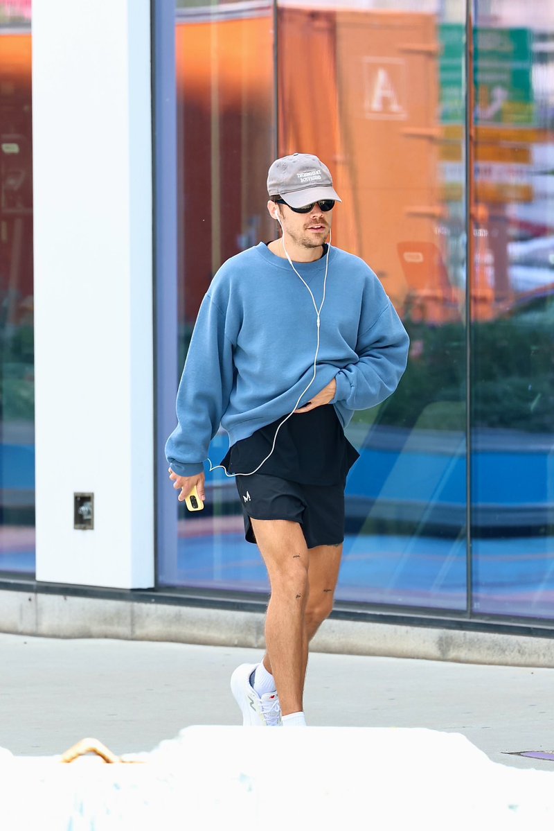 BOHSCandids's tweet photo. Harry Styles out and about in New York City - August 24 https://t.co/EQNJXJWv1Z
