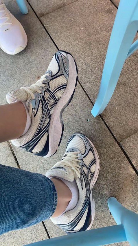 cebcim's tweet photo. @kimneyazar İnanılmaz konforlu bir ayakkabı. 8 bin civarı ama yorumlarına bakarsan daha fazlası eder gibi. Asics 2160 diye biliyorum. https://t.co/yCZiIdzdnn