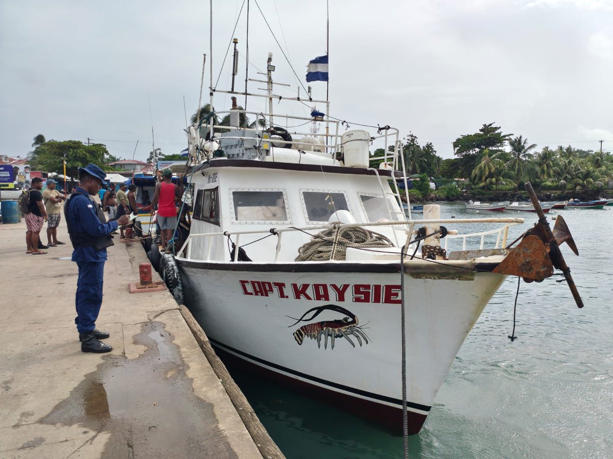 InpescaNic's tweet photo. INPESCA realizó inspecciones en dos puntos de la RACCS para verificar el cumplimiento de las normativas pesqueras. En Corn Island, se revisó el arribo de la embarcación Capt. Kaysie, con el siguiente registro:

Langosta entera viva: 1,430 lb
Cola : 300 lb
Carne de cacho: 70 lb https://t.co/03BKKunNGh