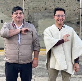 german_ricaurte's tweet photo. ¿Será que este líder sindical, que era la fórmula vicepresidencial de Caicedo, sabe dónde se encuentra metido su amigo? https://t.co/aTMuruPJly