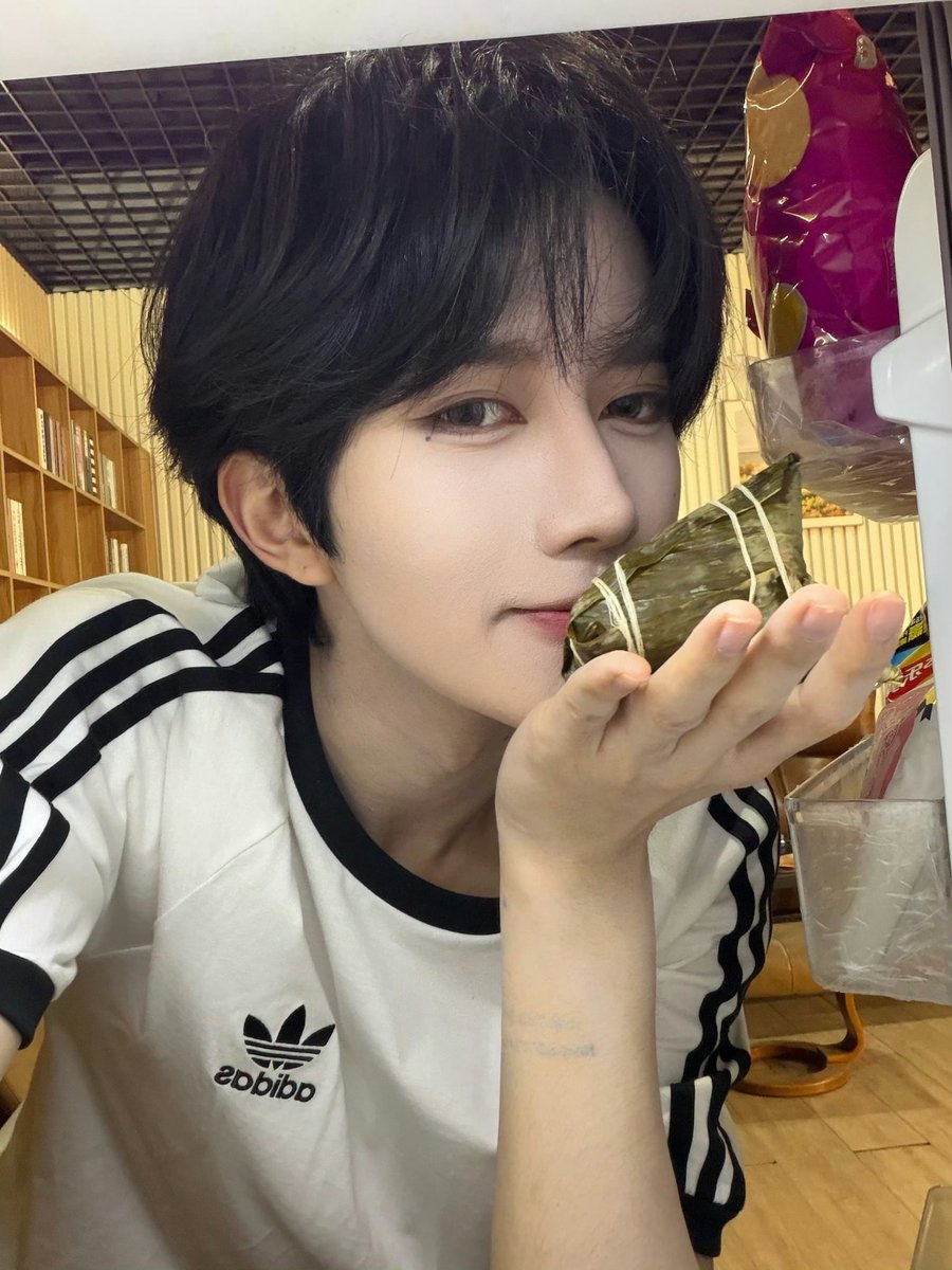 Fr0mAsh's tweet photo. ㅤ https://t.co/Pl8FD015Gz