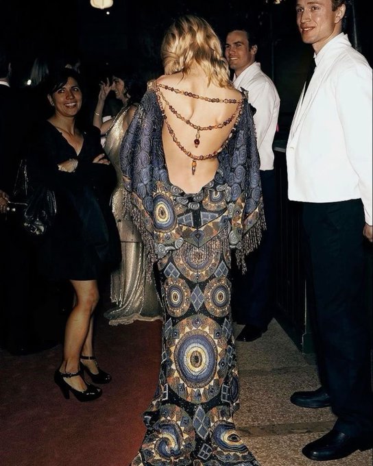 _ArchiveFashion's tweet photo. Jessica Stam in Dior spring 1998 at 2000 Met Gala https://t.co/6N3sVFLW6s