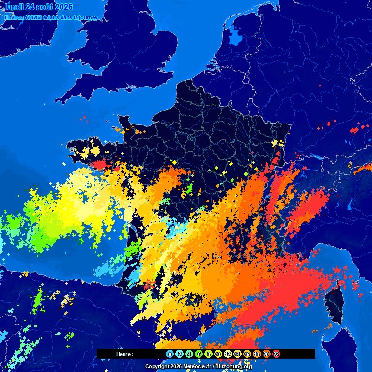 GWoznica's tweet photo. ⚡️ Avec près de 29.000 impacts de #foudre comptabilisés (pour plus de 110.000 éclairs au total), ce lundi 24 août est devenu la journée la plus orageuse de l’année en France ! (carte Météociel) #orage #tornade #Aude https://t.co/H9loJkLWVC