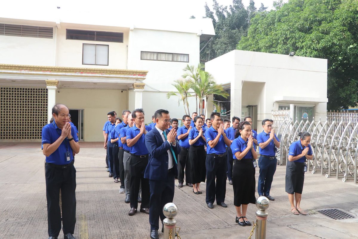CambodiaTelecom's tweet photo. ថ្ងៃចន្ទ ១១កើត ខែស្រាពណ៍ ឆ្នាំមមី អដ្ឋស័ក ព.ស២៥៧០ ត្រូវនឹងថ្ងៃទី២៤ ខែស���ហា ឆ្នាំ២០២៦ ថ្នាក់ដឹកនាំ និងនិយោជិតនៃទ.ក. បានអញ្ជើញចូលរួមគោរពទង់ជាតិ https://t.co/u29U8ROgPi
