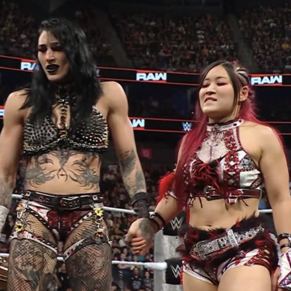 ouroboroscuros's tweet photo. heel rhiyo potential is so strong give me my evil wives https://t.co/7hQ282fRji