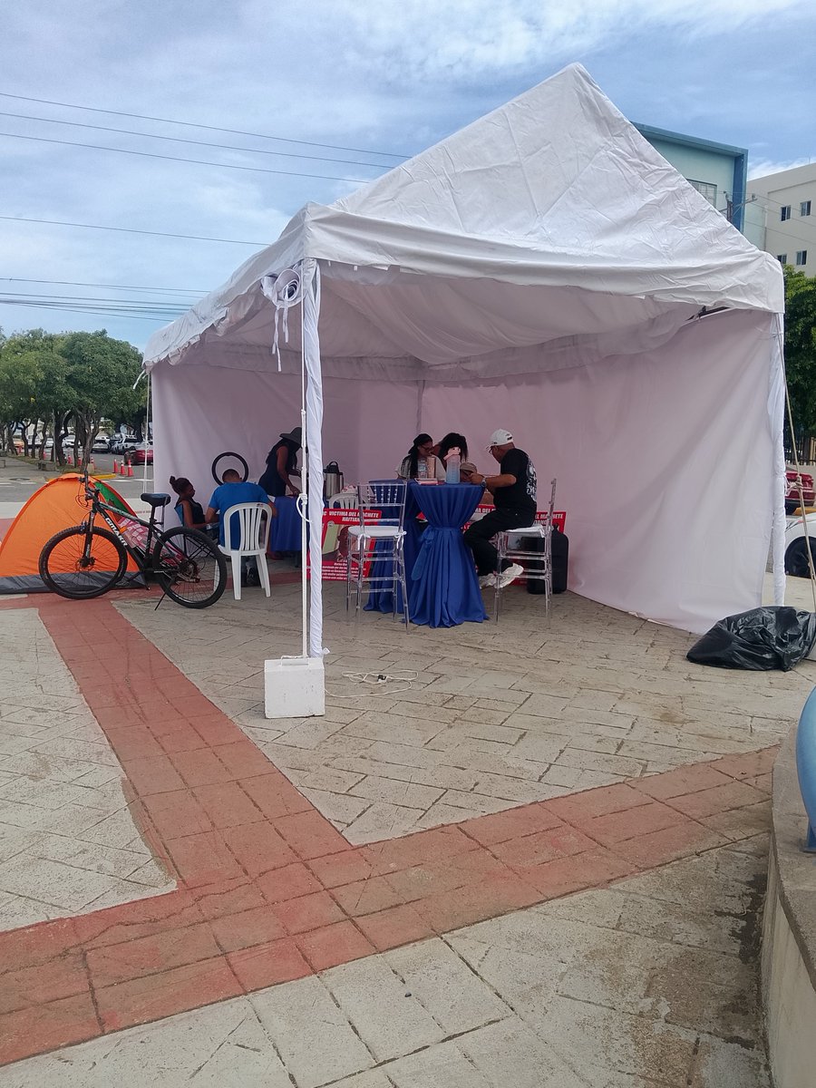 ajedrecista01's tweet photo. Todos los días a partir de a 1 : 00 
p. m vigilia frente al congreso, por las víctimas dominicanas a manos del mvete haitiano, ven y participa. https://t.co/bZbz2AmCK6