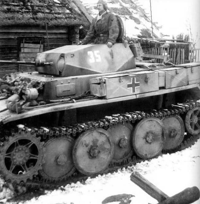 ArkadiuszMolis1's tweet photo. Interestingly, the "Lynx" has some field modifications, which is perhaps interesting. Only 1,000 were built. But finding this vehicle is very rare. Perhaps such a vehicle could be hiding on the Polish side of the Vistula Spit, although that might be difficult after 45/89 ^^ 3/3 https://t.co/2cBGMh4eh4