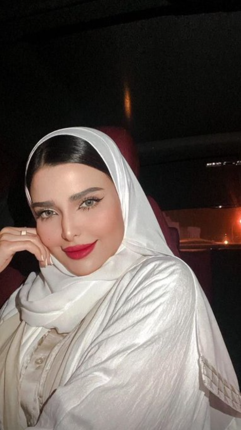 jennythaaa's tweet photo. أحيانًا أفتقد نفسي قبل أن أفتقد أحدًا؟ ❄️💫 https://t.co/8x3MVHa29y