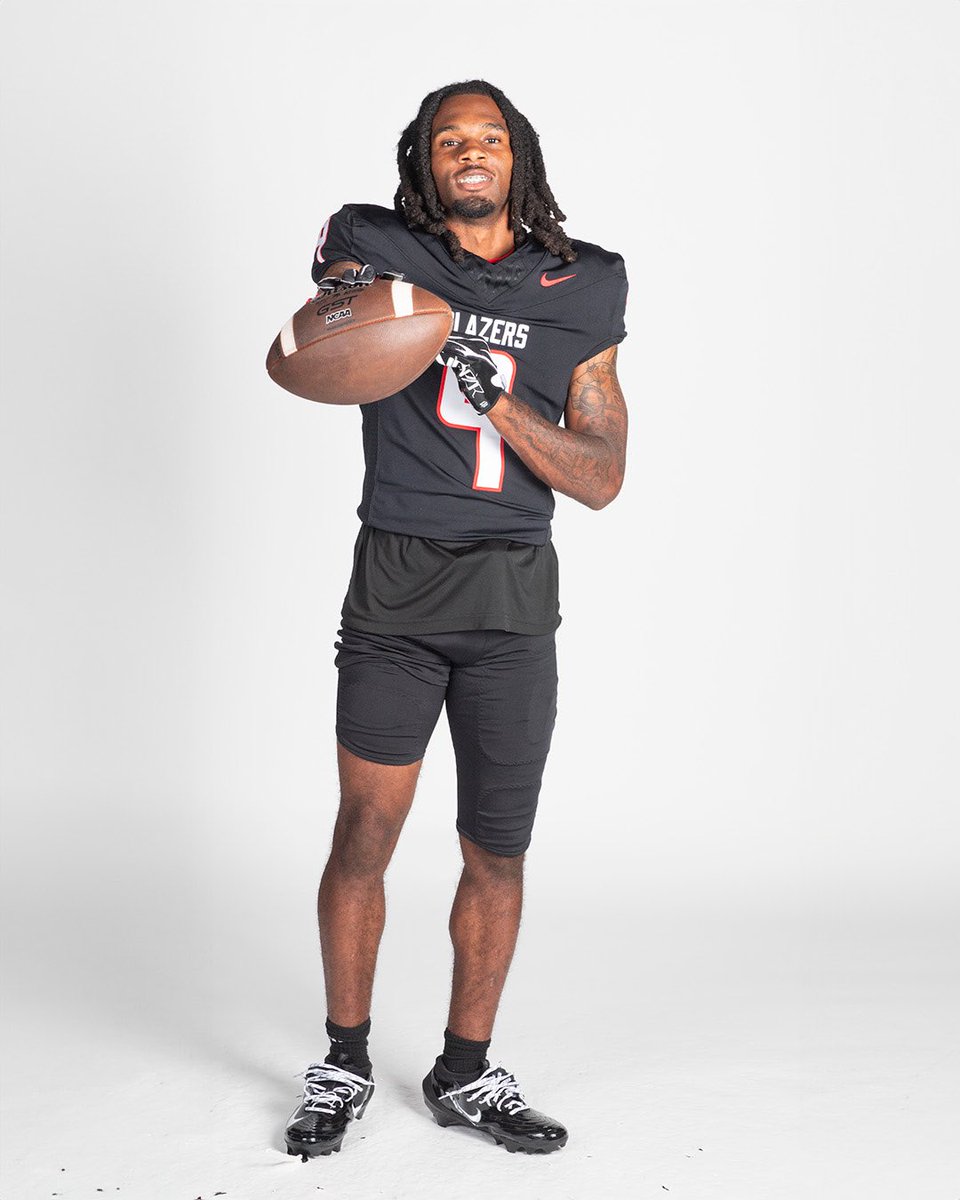 VState_Blazers's tweet photo. ๐๐๐ฌ ๐๐ค๐ค๐ ๐ฝ๐ก๐๐ฏ๐๐ง๐จ๐
#GOBLAZERS๐ฅ | #ProtectTheStandard https://t.co/rWXjfLIsvB