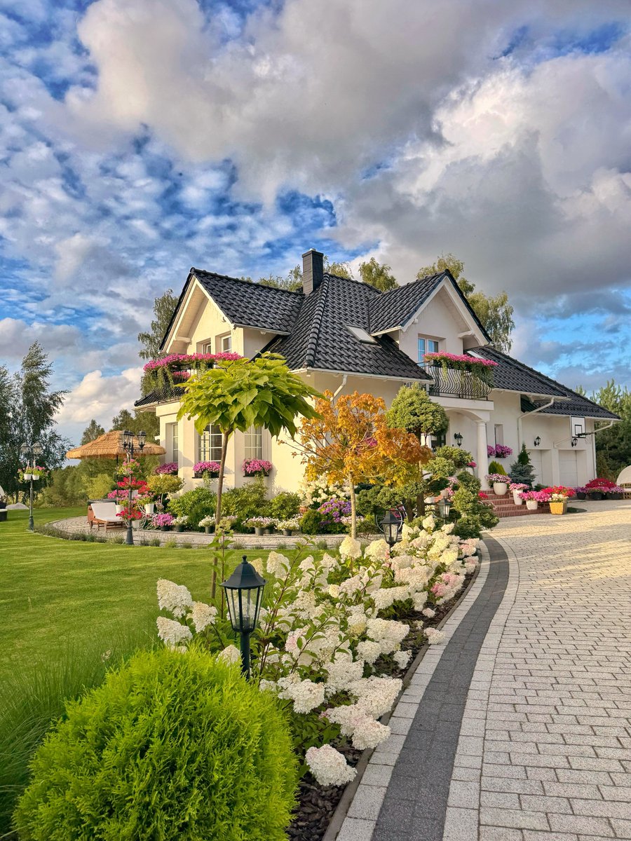 purelivn's tweet photo. one day, i’ll have a home like this, manifesting.. https://t.co/nfBRPahgP9