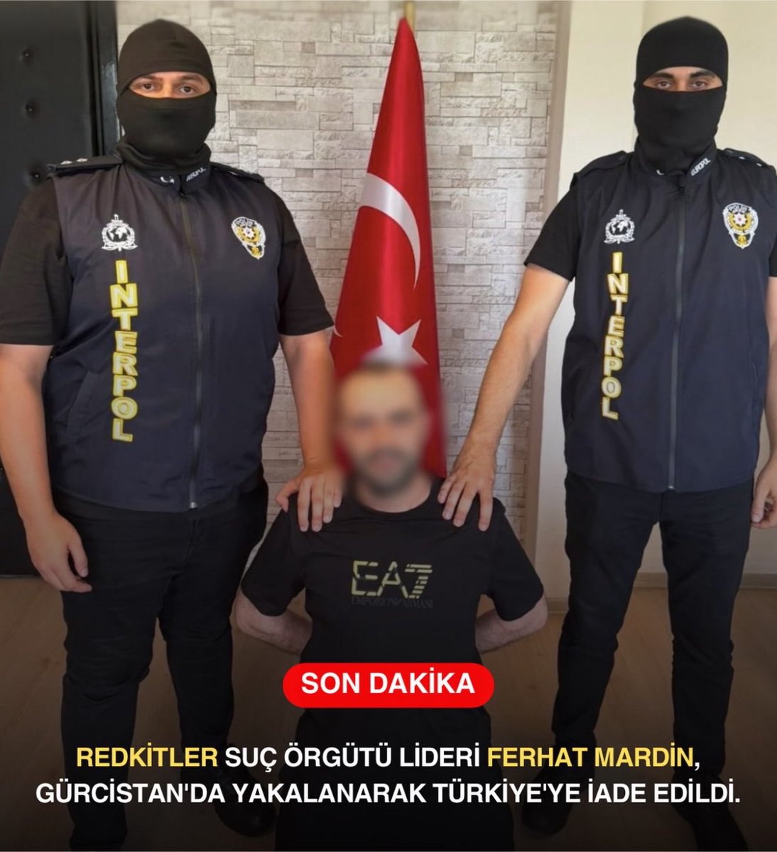 Ajanszmir1's tweet photo. Redkitler Suç Örgütü Lideri Ferhat Mardin, Gürcistan’da Yakalandı
Redkitler suç örgütü lideri Ferhat Mardin, Gürcistan’da yakalanarak Türkiye’ye iade edildi.
#FerhatMardin #Redkitler #Gürcistan #Fenerbahçe #mafya https://t.co/1fhjuBAfKz
