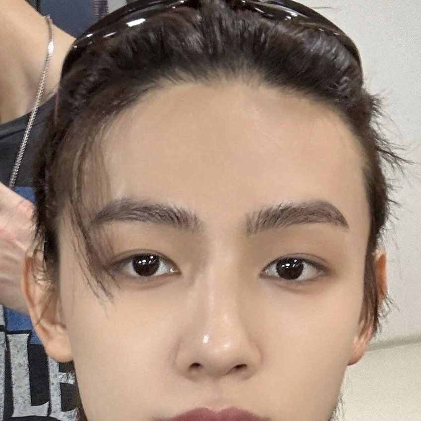 anameow04's tweet photo. im glad cortis’ makeup team eventually realized they don’t need to shave n shape tf out of seonghyeon’s eyebrows his natural eyebrow shape is so beautiful https://t.co/y5cgPGcagJ