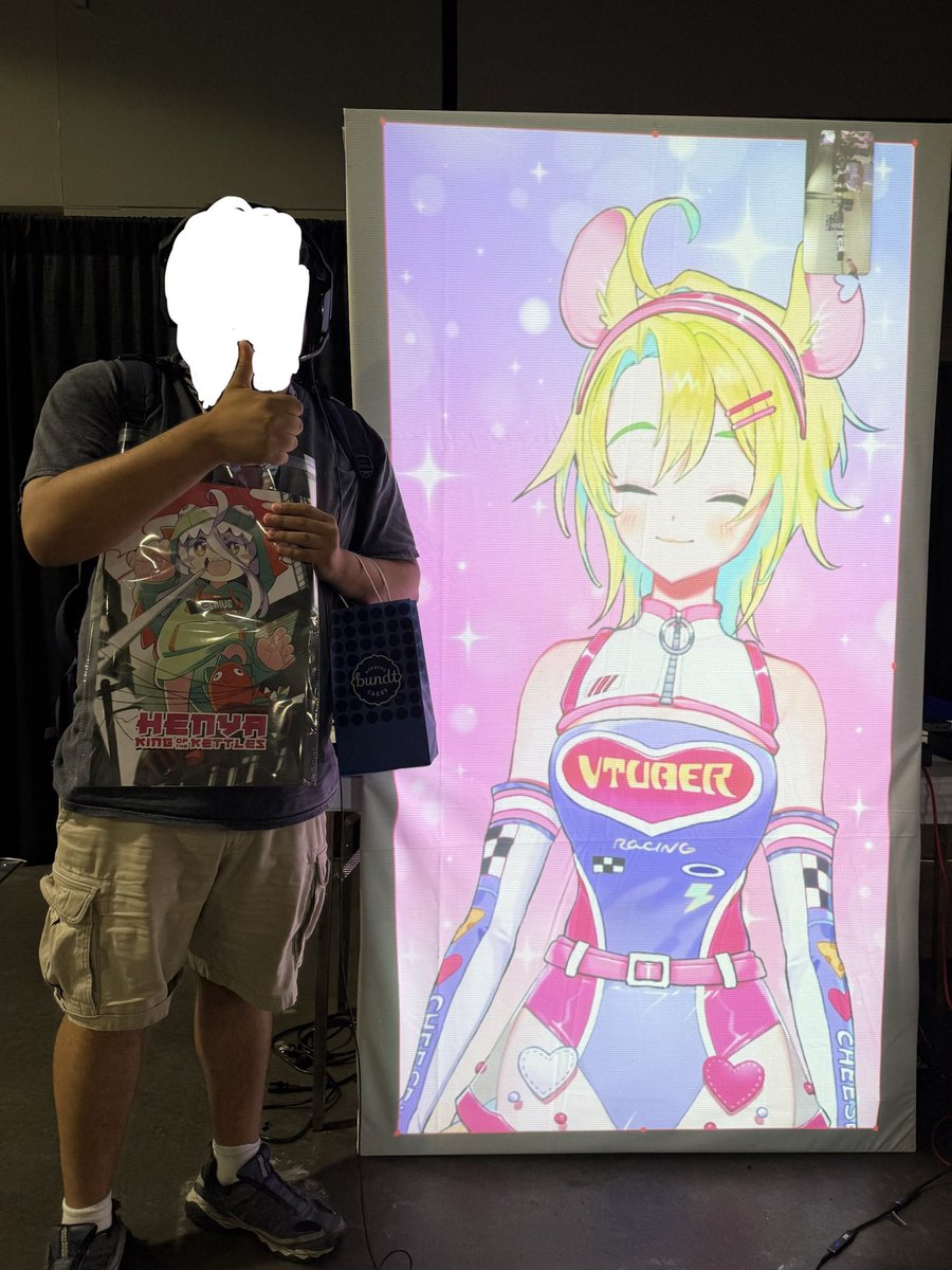 Somari1996's tweet photo. @furraridriver This was back in May during Momocon. https://t.co/uZUCEr3phk