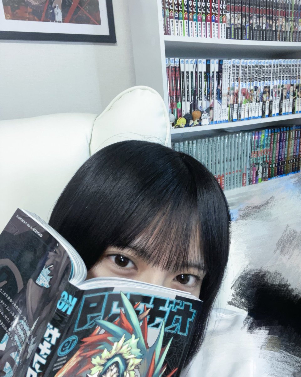 leona_KLM0627's tweet photo. おはよーーーーう！
れおはね昨日たくさん漫画を読んでから寝たんだ。漫画オタクなの🈂️
最近のオススメは『ガチアクタ』です( ¨̮ )
おもしろいからみてみてネ❕
今日もがんばろうう
 #カワラボメイツ  #中森玲緒奈 https://t.co/wbnkoeZn5u