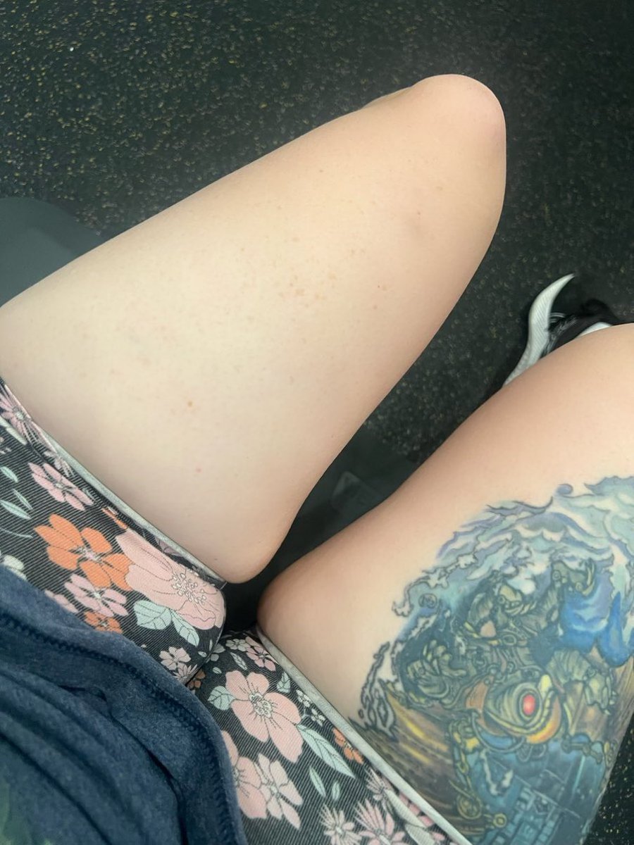 mayfied203's tweet photo. Do guys actually like when shorts do this to thighs ? https://t.co/O1BGdD8D6q