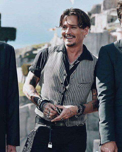 NegaoraNene's tweet photo. A little moment of appreciation for the people who keep showing up. 🖤✨

Your kindness never goes unnoticed.

What’s making you smile today? 

#JohnnyDeppFans #DeppCommunity #JohnnyDeppDaily https://t.co/ZhSewy2DHs