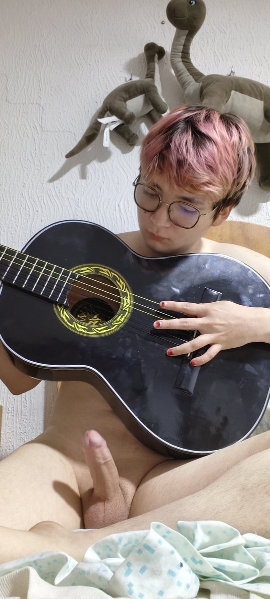 Patoelpato1's tweet photo. Qn me da clases de guitarra?? 😅😅🎸 https://t.co/wkuAk9HQry