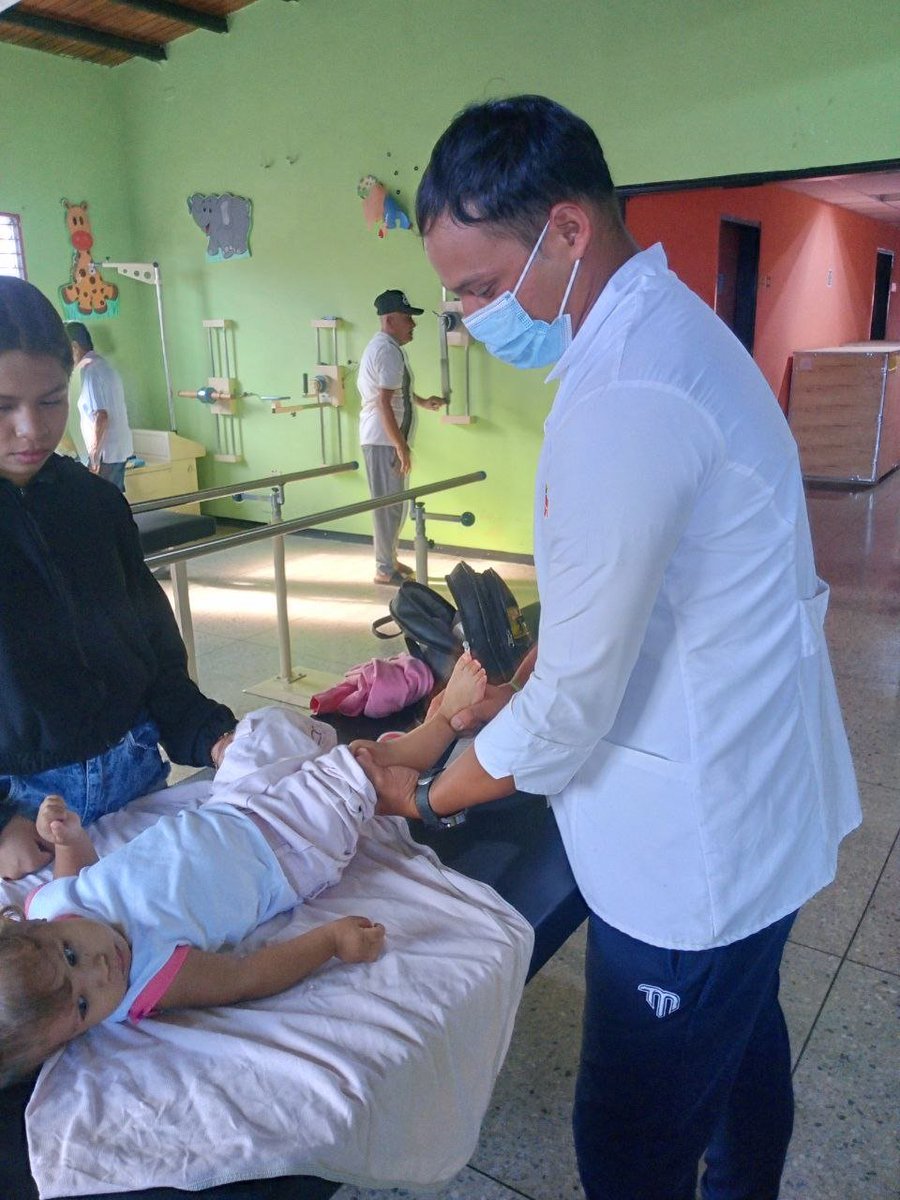 LAR_2025's tweet photo. En CDI Tarquino Barreto, estado Lara se continúa laborando incansablemente por los principios humanistas y de solidaridad que representan nuestra Misión en tierras hermanas. Desde cada escenario se refrenda y demuestra el valor de la medicina cubana🇨🇺 .#CubaCoopera#CubaPorLaVida https://t.co/lEyYDHtVhp