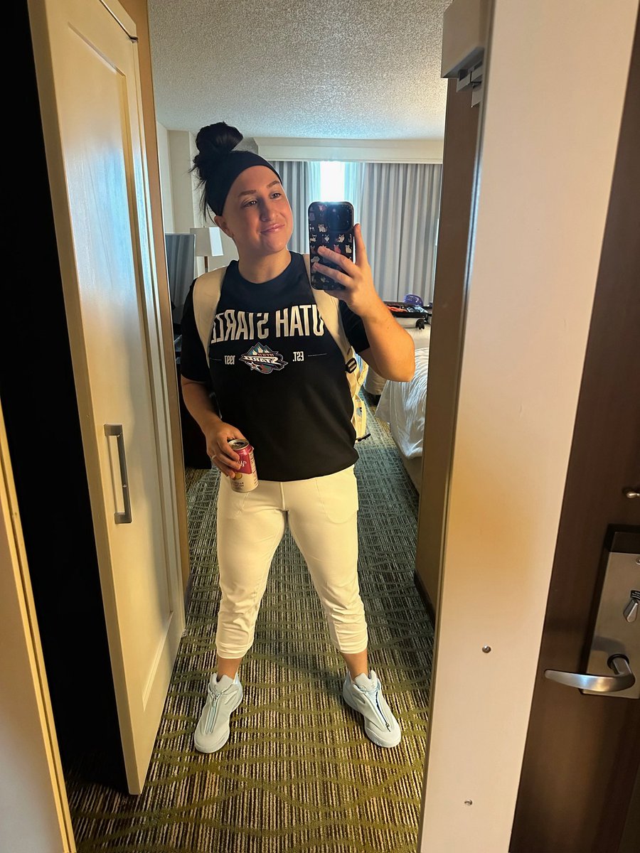 RachaelEllering's tweet photo. I wish I was popular online so I could wrestle more 😅

Anyways. The fits never miss. https://t.co/kDWDGf8Vvi