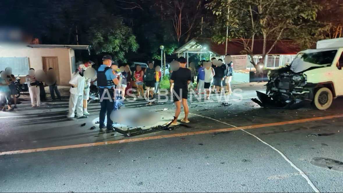 ABSCBNNews's tweet photo. TRAHEDYA SA MARILAQUE HIGHWAY

Patay ang isang rider at kanyang angkas na parehong 19-anyos matapos bumangga sa kasalubong na utility van sa bahagi ng Marilaque Highway, Bgy. Pinugay, Baras, Rizal nitong Linggo ng madaling araw, Agosto 23. (📸: Baras MPS) | via @ChrisSitson https://t.co/YOMozel5qw