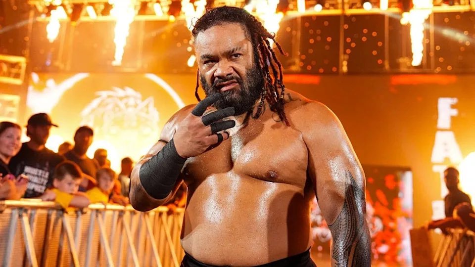 Jwrasslintakes's tweet photo. free them. #WWERAW https://t.co/ESCZc6wIcV