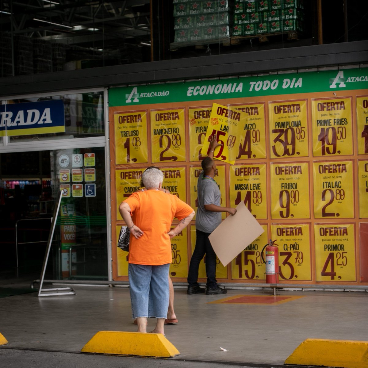 republiqueBRA's tweet photo. 🍽️ 📈 Campanha de Lula deve acionar o TSE para pedir investigação sobre uma suposta ação coordenada de perfis que vêm publicando críticas ao governo federal relacionadas ao preço dos alimentos. https://t.co/rt8LRLBEto