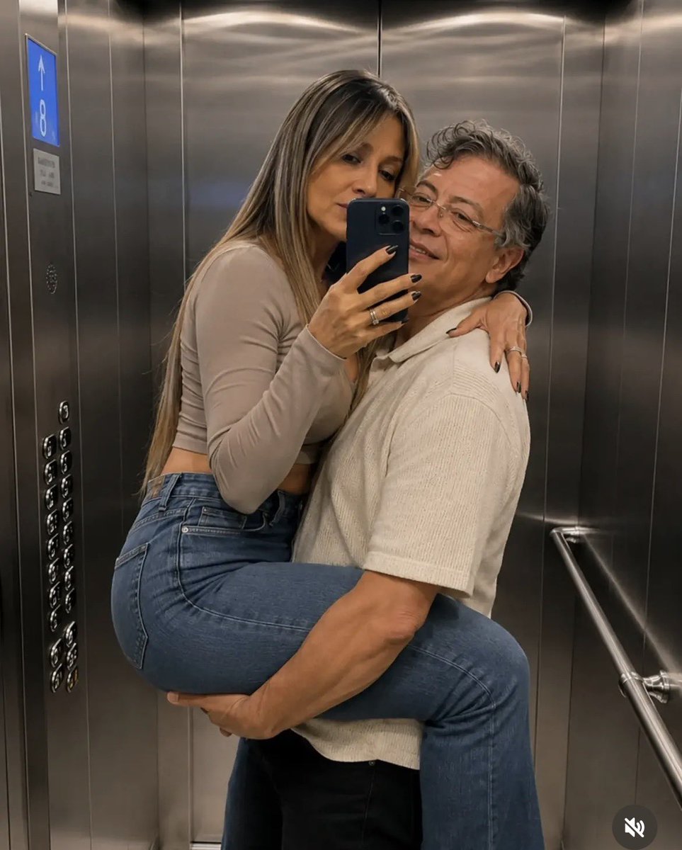ConAlejo2's tweet photo. Se filtran imágenes del por qué Vicky odia tanto a Petro. https://t.co/JsVg6BIPLp