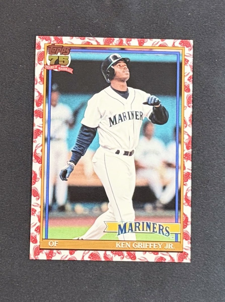 PoliteDKnight's tweet photo. 2026 Series 1 Japan Edition Koi Parallel

Ichiro - $10
Trout - $10
Griffey Jr - $45
Skenes - $15

#CardsGoneWild - $6 shipping, NO PWE, Claims of $150+ ship free https://t.co/tNbwObac17