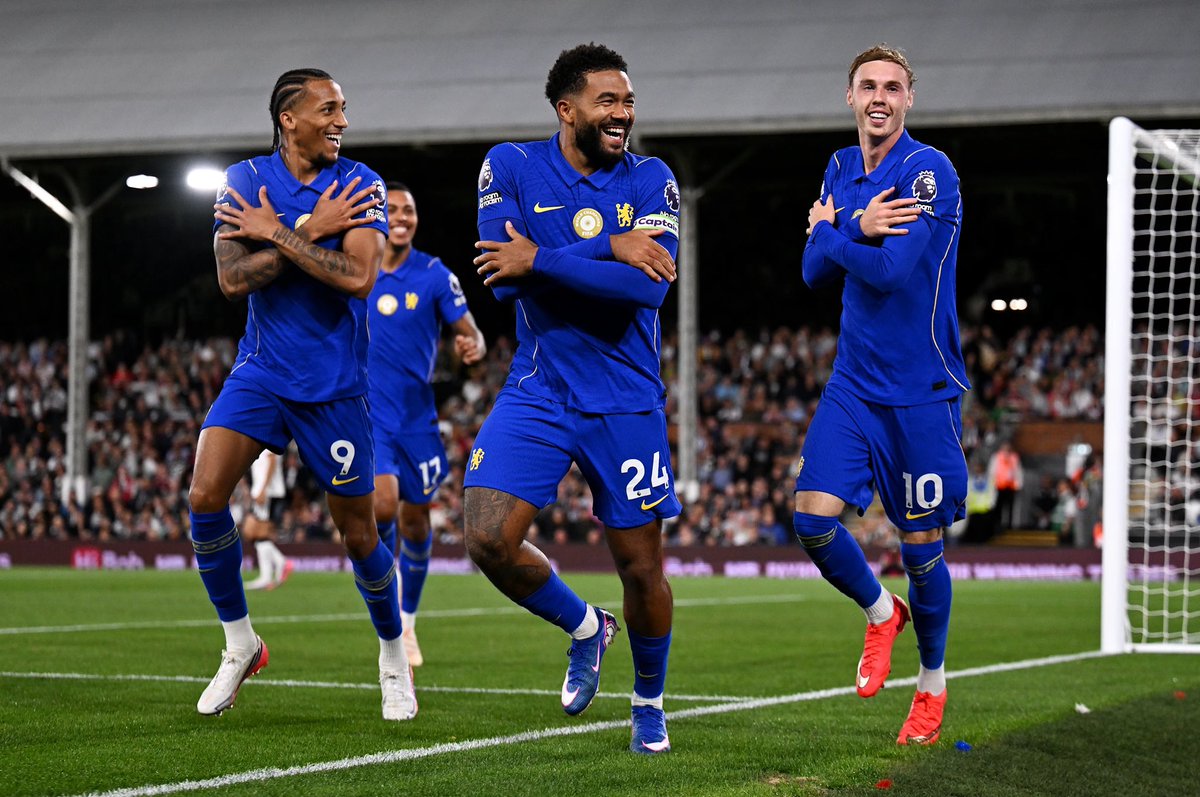 FPLword8's tweet photo. Chelsea 2-3

فولهام لعب بضغط عالٍ وبطريقة هجومية جدا، و ترك مساحات كبيرة خلفه وتشيلسي استغلها
غونزالس ممتاز
FPL: King، Gonzalo سعر🌟

تشلسي هنا أهم شيء هو الهجوم شكلوا ثلاثيًا خطيرًا جدًا وجاءت أهدافهم من هذا الثلاثي لكن دفاع تشيلسي ما زال يترك علامات استفهام
FPL: Pedro — Rogers https://t.co/zP4KvjRoxn