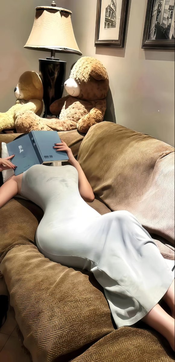 manojksd's tweet photo. Nothing beats lazy Sunday vibes—curl up with a warm drink, your favorite book, and that fuzzy blanket. https://t.co/Z2t4DYLjDJ