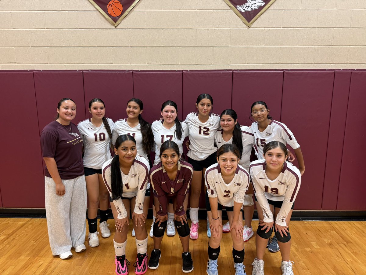 LFUnited's tweet photo. Freshman Light and Freshman Dark both defeated Edinburg Vela tonight in two games! Way to go! #volleyball https://t.co/EXJ3w9XpgX