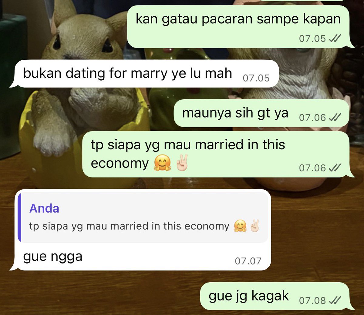 ryhnatta's tweet photo. lebih worth it kimpul daripada married https://t.co/7pKG75hPpW