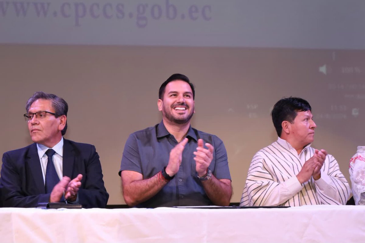 AndresFantoniB's tweet photo. A toda la comunidad educativa de Imbabura, que día a día lo da todo por la educación, gracias por ser parte de este hecho histórico, de un nuevo espacio para la ciudadanía kichwa hablante, para que su aprendizaje conecte con su identidad y cultura. 

¡Este gesto de hermandad, respeto y compromiso siempre lo llevo en mi corazón!. ♥️ 🇪🇨
 @SEIBEec