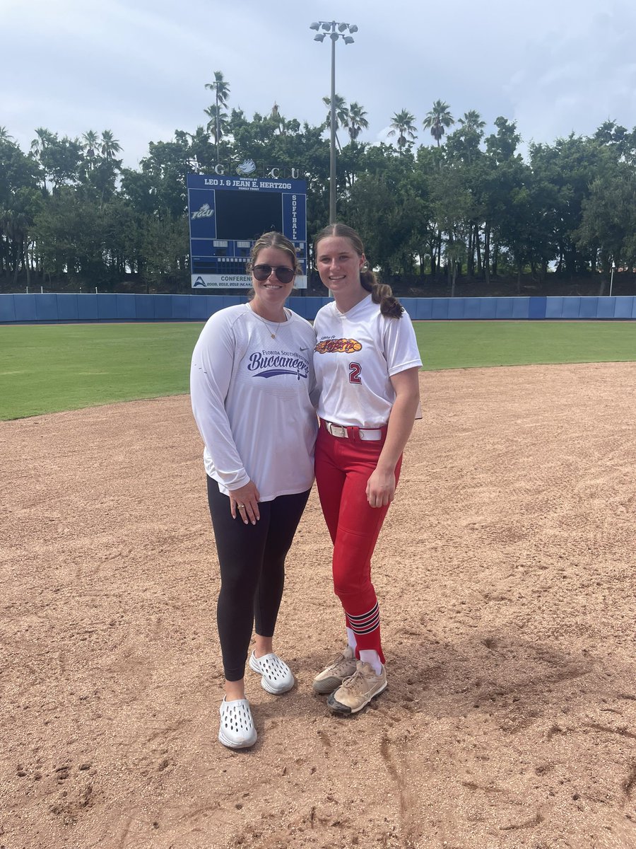 ellie_brewin01's tweet photo. Thank you so much @courtneygettins for giving me some amazing feedback!!!! Hope to see you this fall!! @FeNowling @infernosweatt @KenzieWoods17 @KeriBourdage @QuintinProthro
#classof2029 #pitchandhit #leftypitcher https://t.co/ZLdKbMGdwU