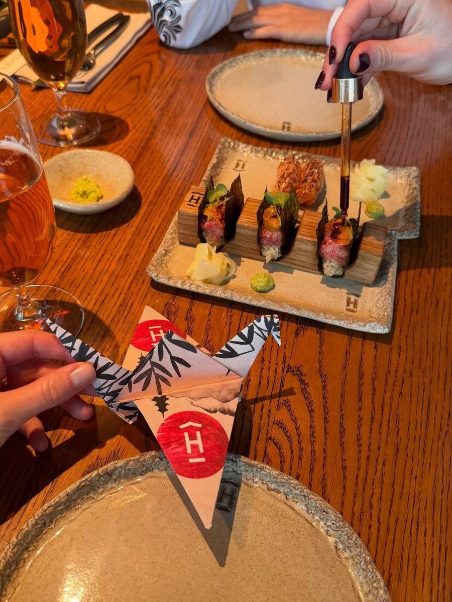 anolyylona's tweet photo. every extrovert has an introvert character of friend lol....she don't want to be in a photo but love to hang with food haha 🤭🥰 https://t.co/iJYaCsf1mJ