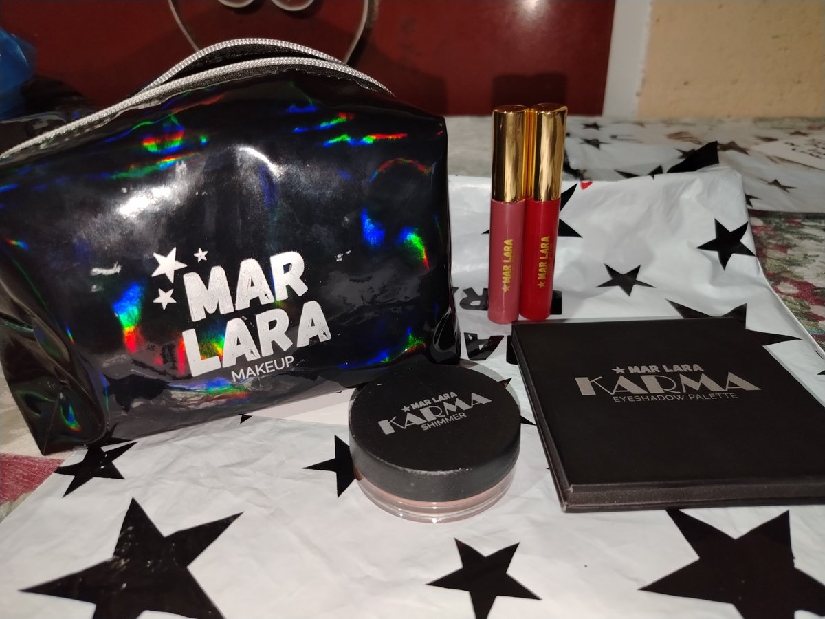 Mar_MyM26's tweet photo. Desde México hasta el salvador chiquitita 🇸🇻❤️‍🩹 un sueño más cumplido pero esto no hubiera sido posible sin @Danyjustdani gracias por hacer tan bella dinámica pero sobre todo gracias por regalarme un pedacito de la historia de Mar...
Hoy ese kit de maquillaje esta En El Salvador https://t.co/x4BmtCpEdh