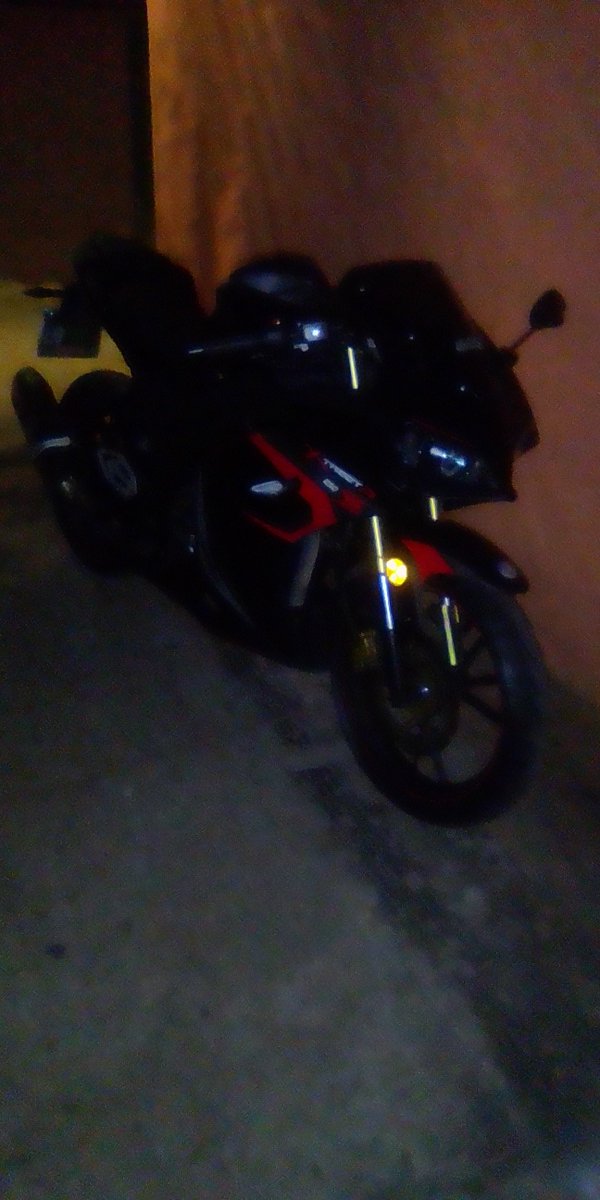 Nefmart86's tweet photo. @TVMSLV @FGR_SV @PNCSV Alejandro Vásquez deja parqueada su motocicleta en la entrada de pasaje mundo, Comunidad José Cecilio del Valle calle el mirador y final paseo escalón san salvador @PNCSV  @cam_sansalvador https://t.co/nnxlNYjay2