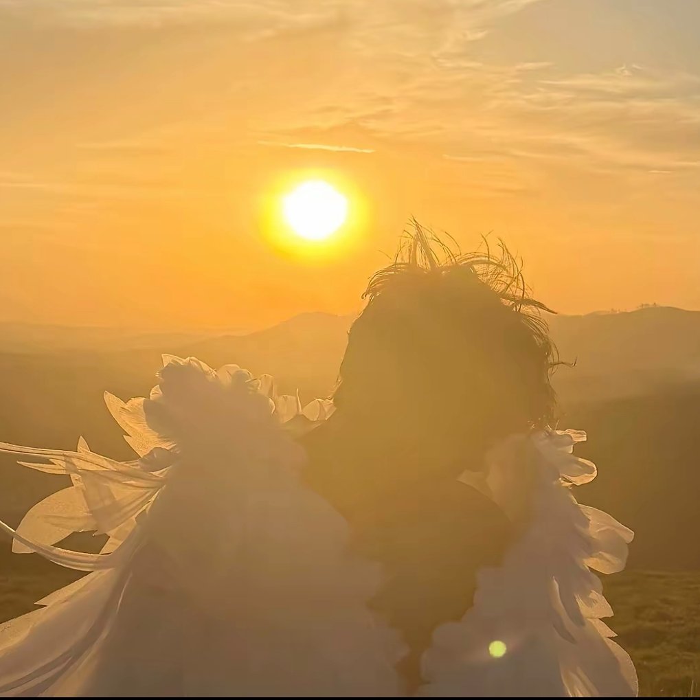altomarincerta's tweet photo. essa cena do clipe de aurora ja mudou minha vida https://t.co/1VD5ezW5Jg