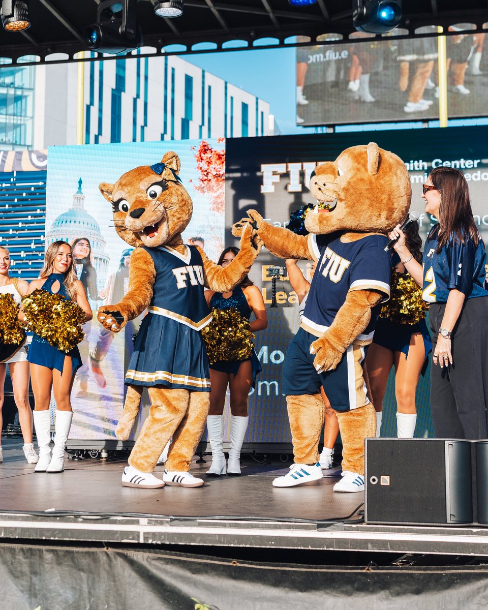 PawlinaFIU's tweet photo. Heart is full from all the amazing support at Panther’s F1RST NIGHT 😻

i love my @FIU family 💙💛 https://t.co/rOTdtopXYw