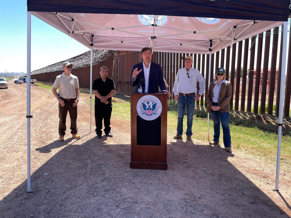 Screwworm_RR's tweet photo. The Douglas, AZ port of entry has officially reopened for livestock trade as part of USDA's phased, risk-based plan. 

There is a robust system of overlapping safeguards in place to ensure all animals entering the United States are healthy and free from New World screwworm.

Learn more ➡️ https://t.co/0ezhrlgihN