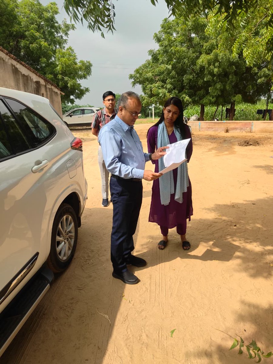 CollectorVT's tweet photo. આજ રોજ મોજે.કરણાસર તાલુકો થરાદ મુકામે ભૂમિ સીમાંકન અંતર્ગત સ્થળ પર જઈ કામગીરીની ચકાસણી તથા સમીક્ષા કરી ઝડપથી કામગીરી પૂર્ણ કરવા સૂચના આપવામાં આવી. @CMOGuj @revenuegujarat @JayantiRavi https://t.co/FgJZVkBsLt