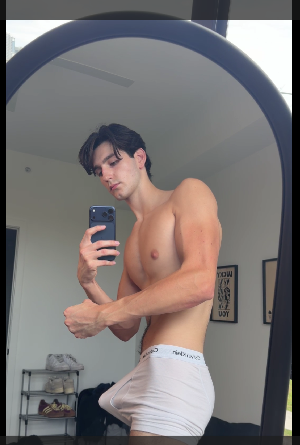 s190623's tweet photo. don’t open the comments plsss https://t.co/QZx5d1PZGy