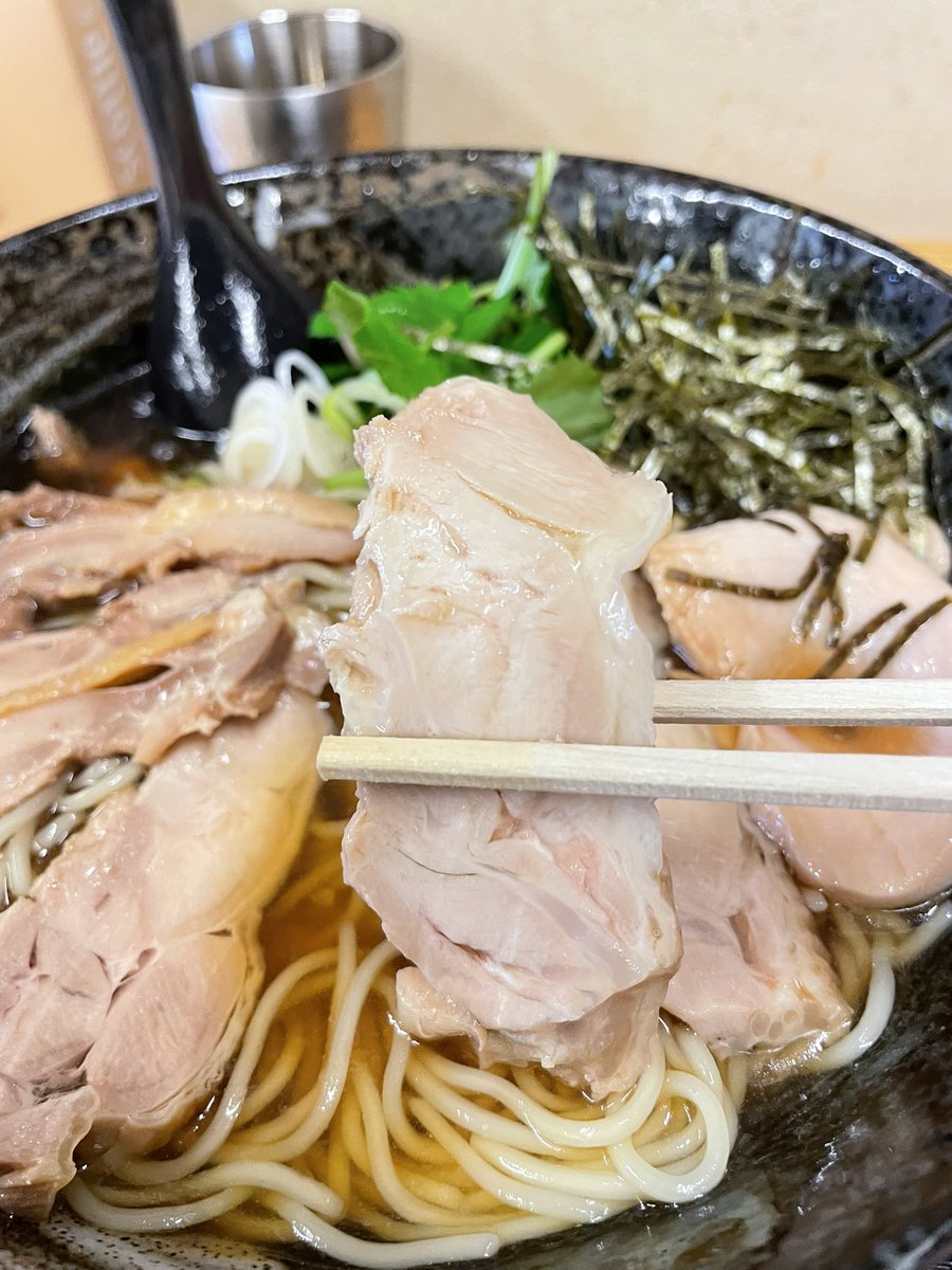 HaemonItagaki's tweet photo. 89麺目は、今月末で閉店する肉蕎麦叶夢で鶏中華(冷)ミックスで食べ納め。#んめっけ https://t.co/7KZNYPRAve
