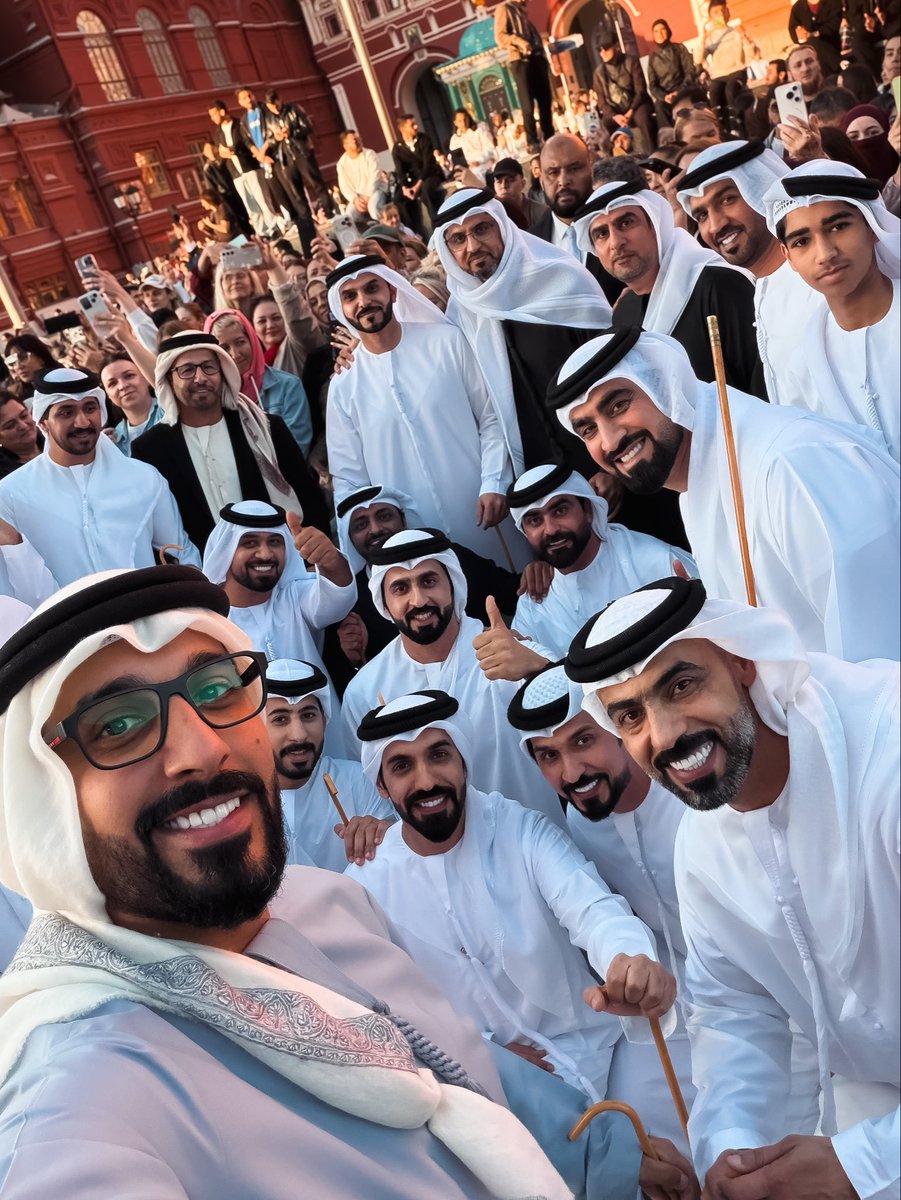 mhmdalahmed's tweet photo. في #موسكو كانوا #عيال_زايد على الوعد
يقفون بشموخهم يمثلون #الامارات خير تمثيل
بأخلاقهم وابتسامتهم وحسن تعاملهم التي رأيتها بعيني والتي كسبت قلوب الروس وكل الجاليات التي كانت حاضرة خلال أيام مهرجان أبوظبي في الساحة الحمراء
..
شكراً لكم من القلب
وفخور بأنني كنت بينكم ومعكم❤️🇦🇪 https://t.co/jdU1ohTGVE