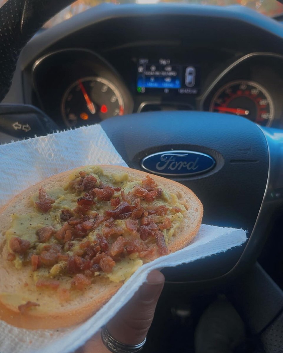 MiguelEstrella3's tweet photo. When you’ve been dreaming about avocado toast all night. https://t.co/QnZFIlFTbn