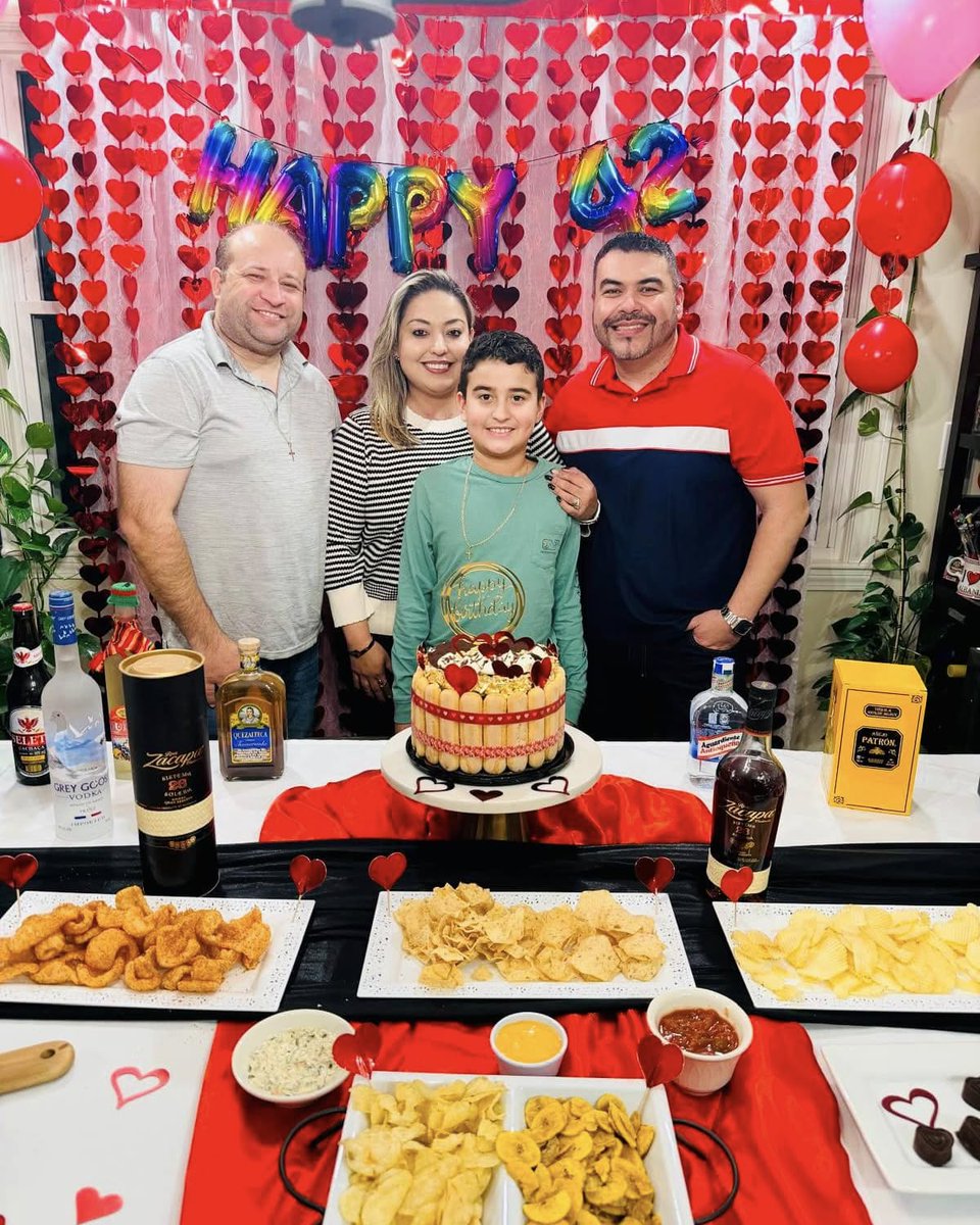 andreee_03's tweet photo. Hermano querido, que cumplas muchos años más. Dios te bendiga y te colme de bendiciones. Te queremos mucho, hoy y siempre. https://t.co/3au3KZ9d16