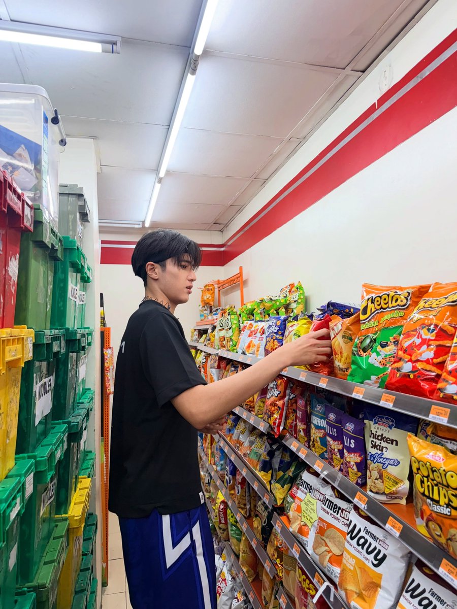 wintangnism_'s tweet photo. na para bang jowa mo na dito nakatira sa pilipinas tapos nagpa-request sa kanya na bumilin ng pagkain sa 7/11 😭

joke lang, love you teshow, miss you na, balik ka dito sa manila soon 😁💓 https://t.co/QoHRFN0wp6